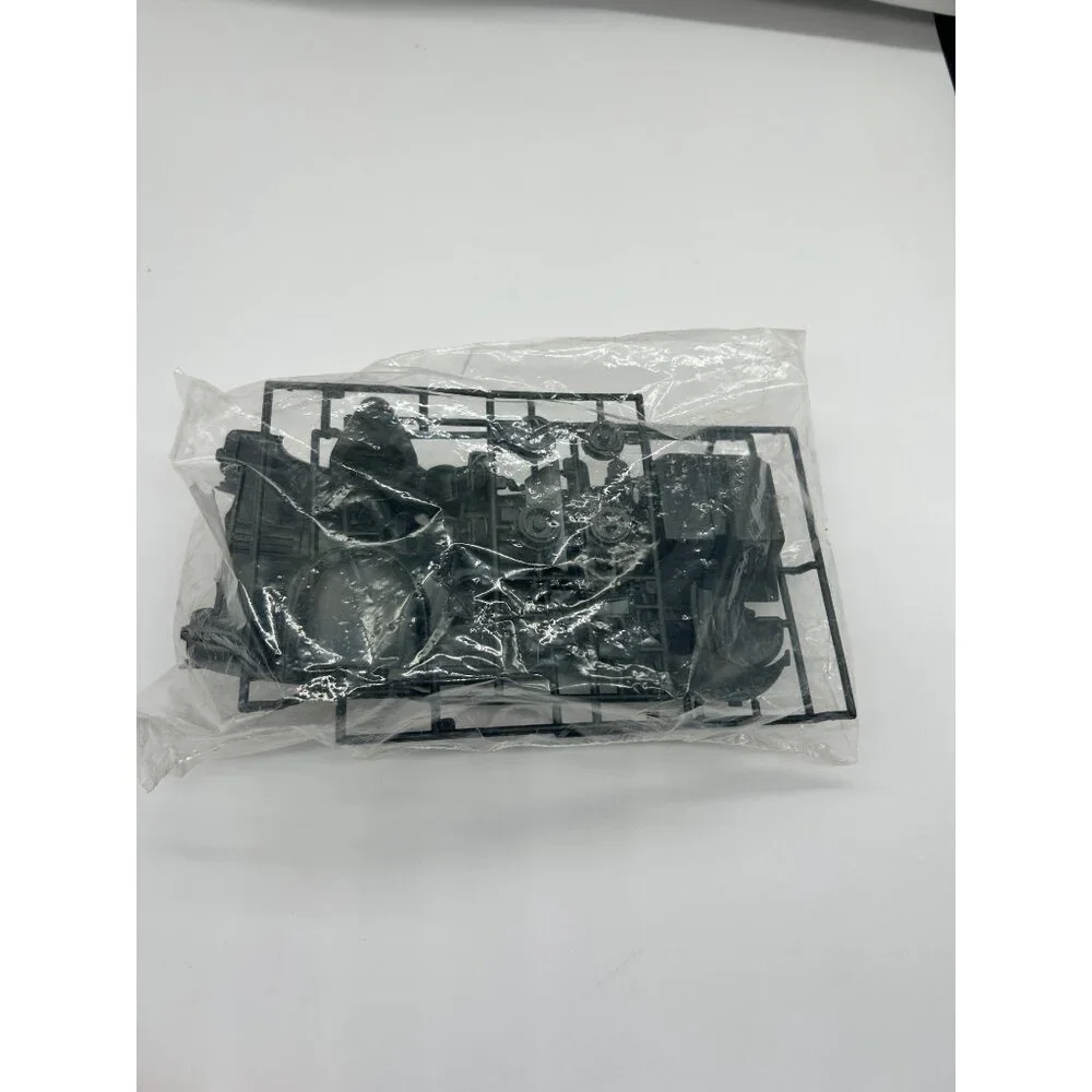 AMT Ertl 1989 Batman Batmobile 1/25 Model Kit 6877 Open Box - Picture 7 of 7